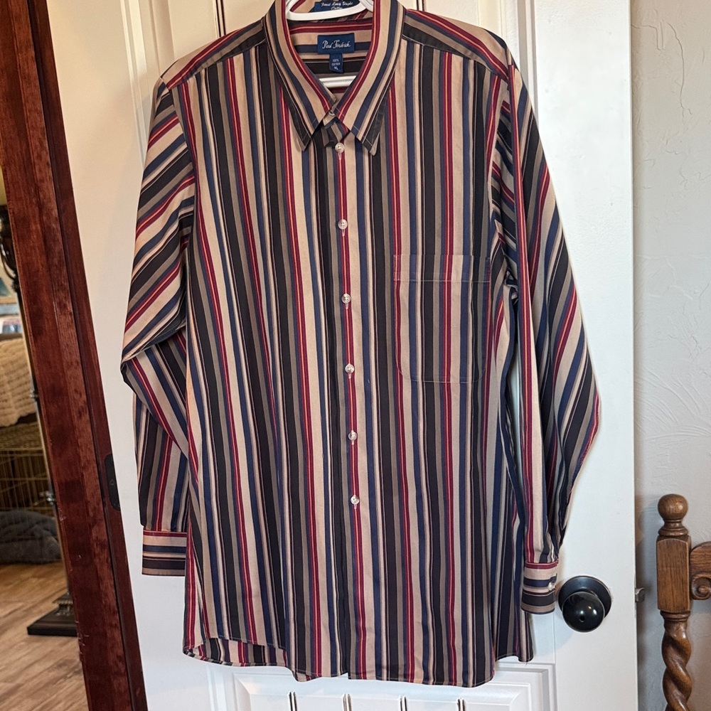 Paul Fredrick 100% Cotton Mens Striped Button Down Shirt in Excellent Condition.